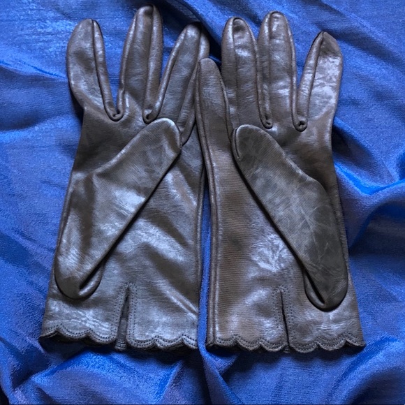Vintage Nylon Gloves - Picture 4 of 5